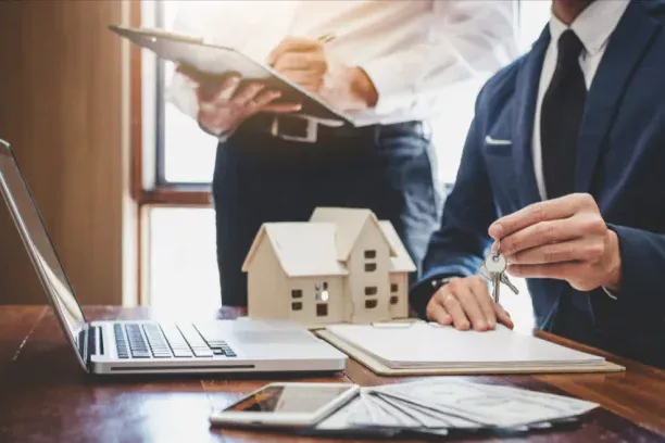 Property-Consultant-in-Noida-handing-over-key-to-client-1